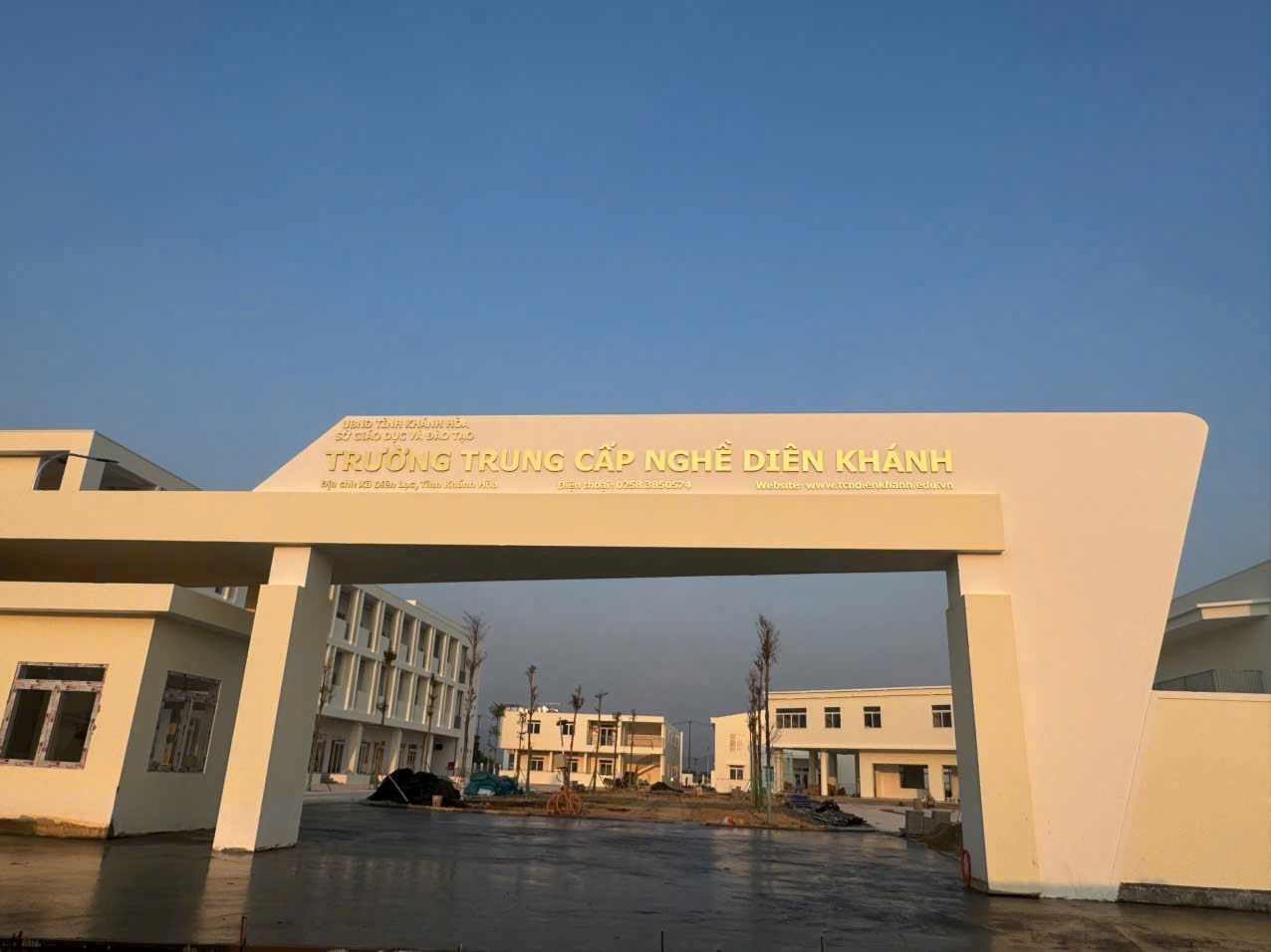 <strong style="color: #ff8c00; font-size: 20px;">Trung cấp Nghề Diên Khánh – Quá hiện đại, quá chuyên nghiệp!</strong>